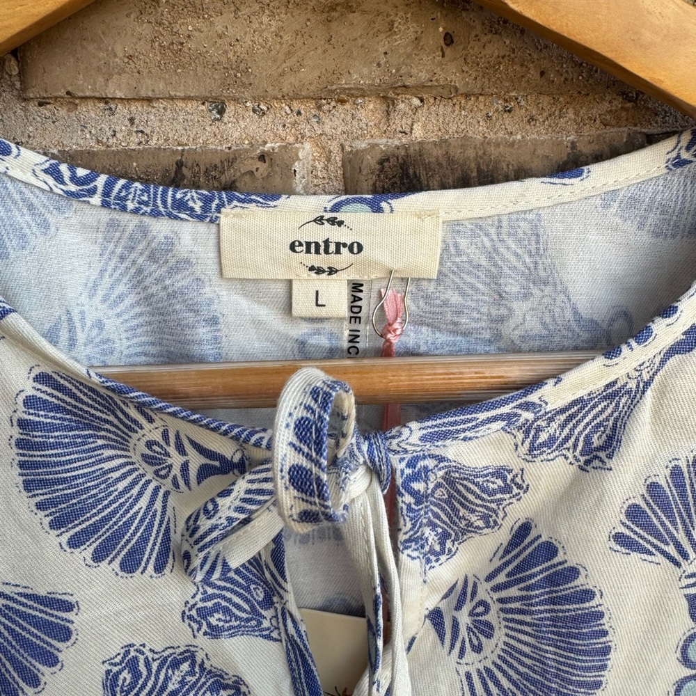 entro NWT The Charmer Blue Floral Blouse Peasant Tunic Size Large - Picture 7 of 13